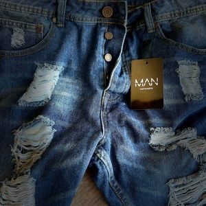 BooHoo Man distressed jean shorts size 40